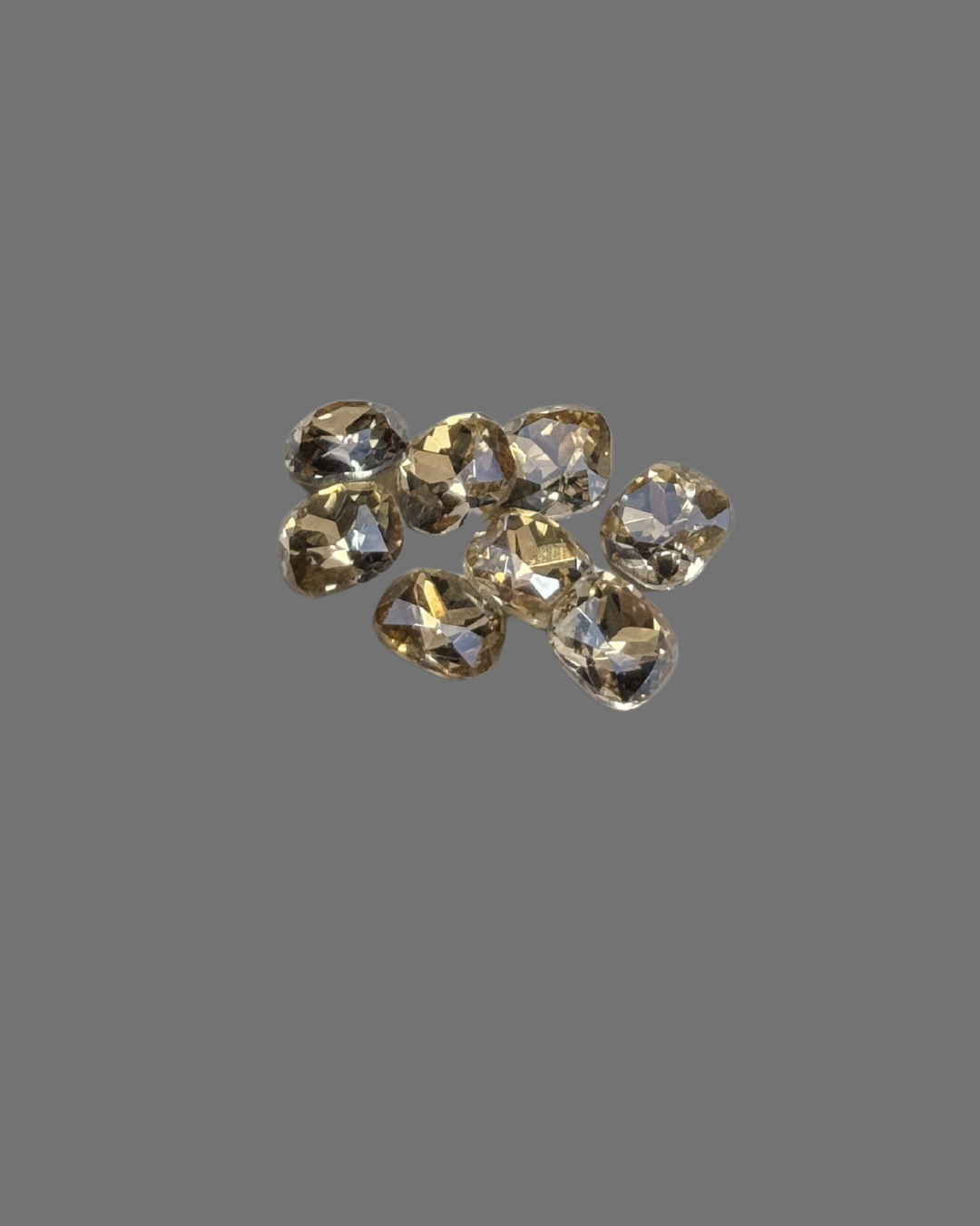 Piedra En Forma de Cristal Dorada