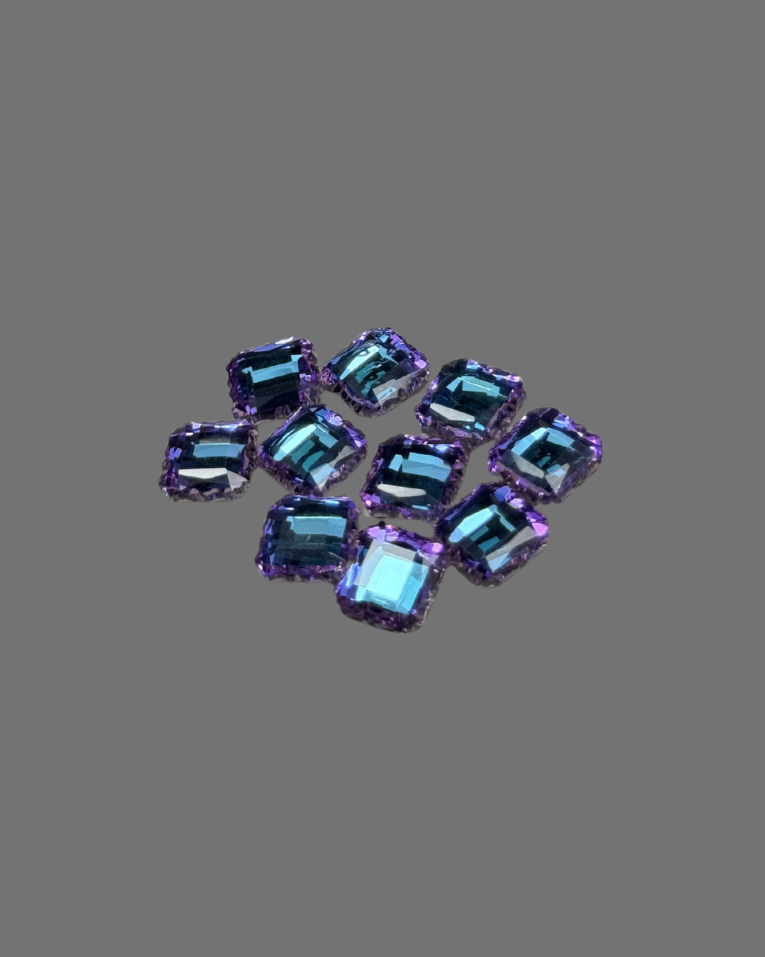 Piedra Cuadrada Morada y Azul