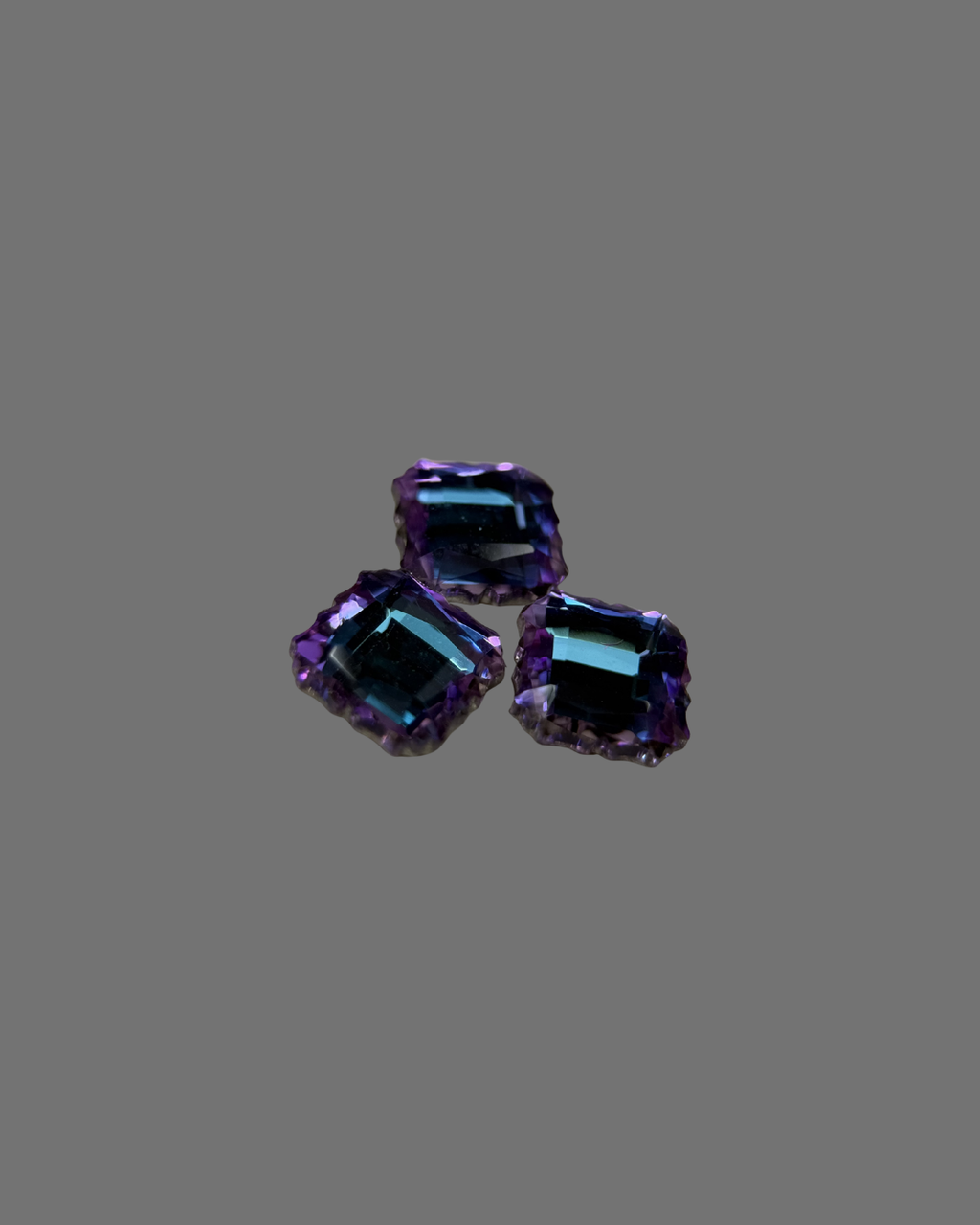 Piedra Cuadrada Morada y Azul