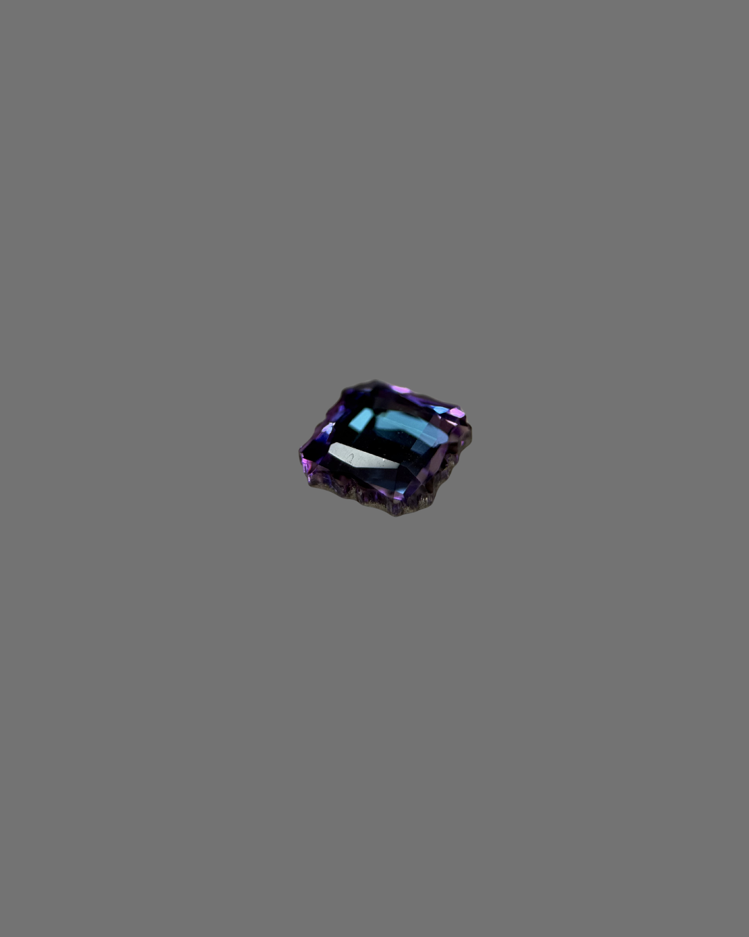 Piedra Cuadrada Morada y Azul